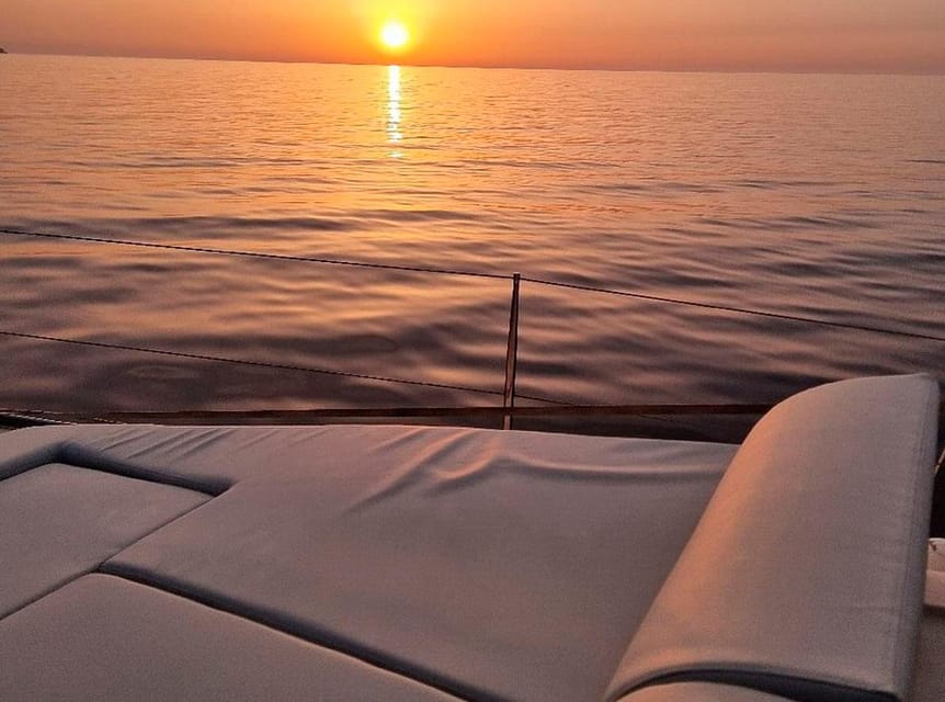 Ibiza: Sunset boat trip with appetizers, only up to 6 guests - Meeting at the San Antonio pier: where to go and what to expect