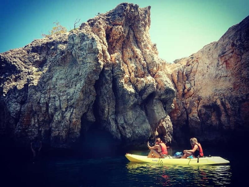 Ibiza: Xarraca Bay Guided Kayaking Tour - Paddling toward Xarraca Bay: between islets and into the cave maze