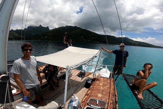 Introduction to sailing and discovering the lagoon - A Hand-Made Double Canoe and Real Polynesian Navigation