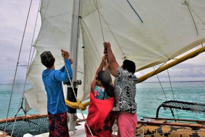 Introduction to sailing and discovering the lagoon - Your 4-Hour Moorea Lagoon Plan: Morning vs Afternoon