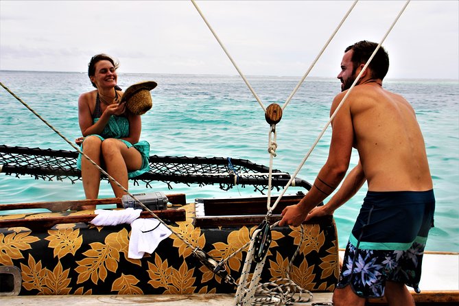 Introduction to sailing and discovering the lagoon - Food, Drinks, and the On-Board Mood