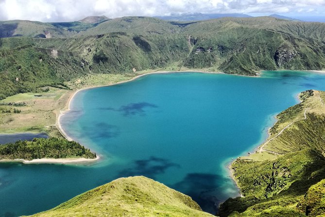 Jeep Tour Full Day Sete Cidades & Lagoa do Fogo with lunch and drinks included. - Pico da Barrosa at 947m: A Short Window on Higher Views