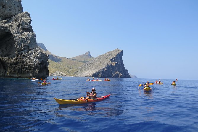 Kayak & Coasteering - The Unexplored Coast Angle (How the Guide Changes Your Experience)
