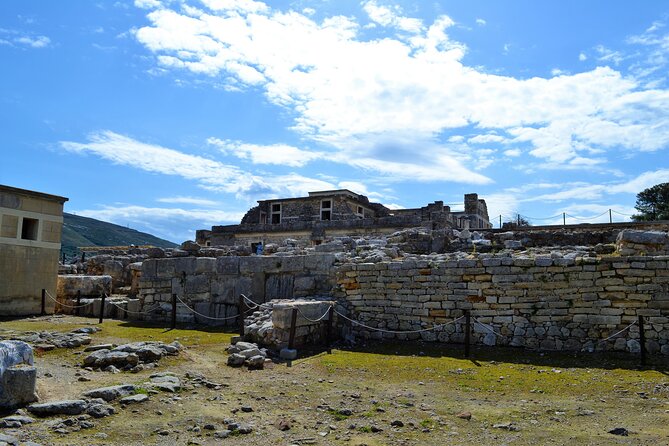 Knossos & Archaeological Museum Shared Guided Tour from Chania - Stop 2: Heraklion Archaeological Museum in about an hour