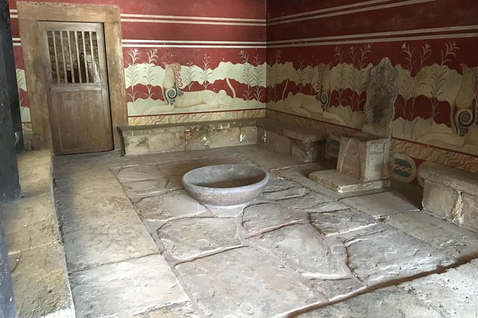 Knossos Palace Guided Walking Tour - Knossos makes you work. The guide makes it make sense.