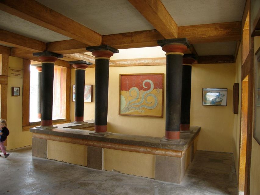 Knossos Palace & Heraklion Full-Day Tour from Chania Area - Heraklion Town Free Time: Lunch, Raki, Snacks, and Street-Level Cretan Life