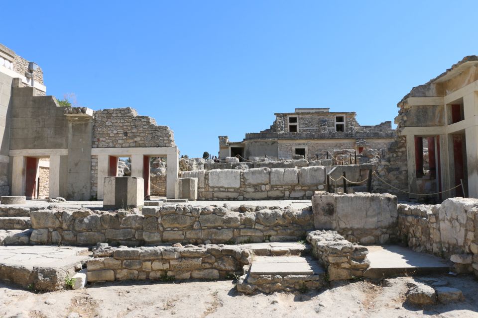 Knossos Palace Skip-the-Line Ticket & Private Guided Tour - Photo Spots and Shade: Small Comforts That Make the Difference