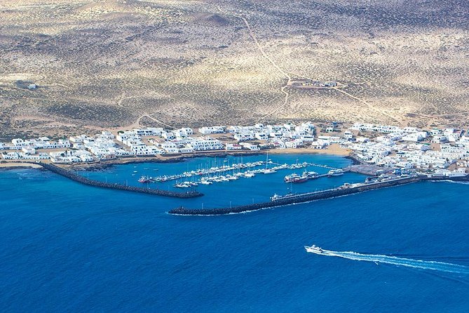 La Graciosa at your leisure (bus transfer and return ferry ticket) - Getting To Orzola: Your Main Timing Check