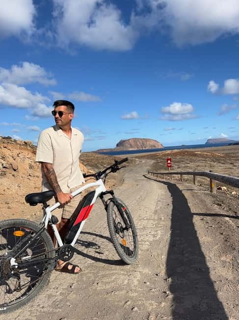 La Graciosa: Rent your ELECTRIC BIKE and explore the island at your own pace. - The route in plain English: how your day unfolds