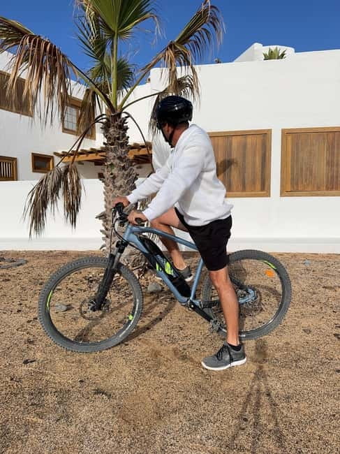 La Graciosa: Rent your ELECTRIC BIKE and explore the island at your own pace. - Road conditions and bike comfort: the good news and the watch-outs