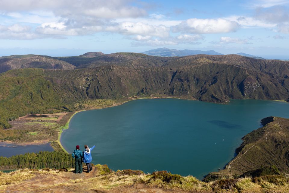 Lagoa do Fogo: Guided Volcano Geo Tour w/ Hotsprings Bathing - Lagoa do Fogo crater lake: guided walk, endemic plants, and eruption evidence