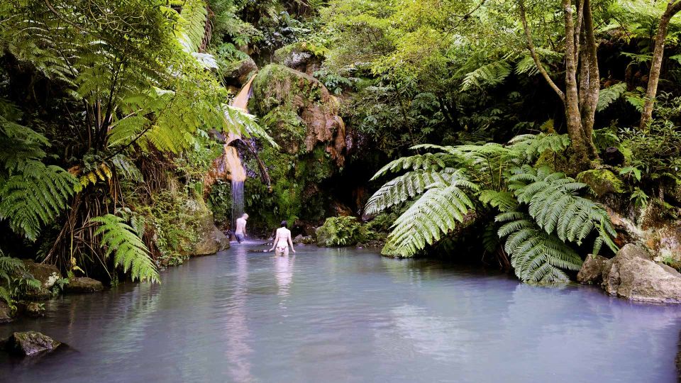 Lagoa do Fogo: Guided Volcano Geo Tour w/ Hotsprings Bathing - Caldeira Velha: the thermal pools and the interpretation centre