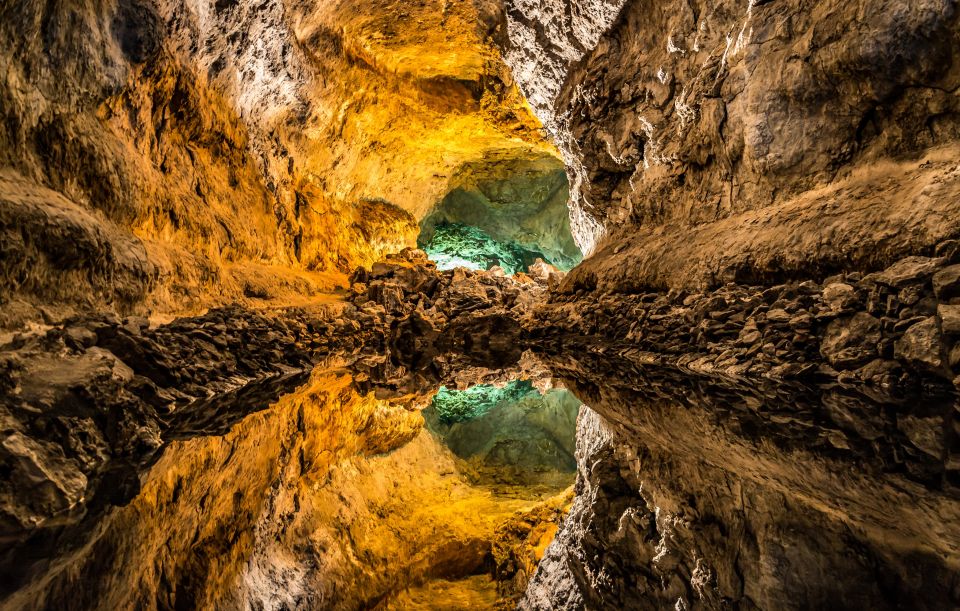 Lanzarote: Cueva de los Verdes & Jameos del Agua Tour - From pick-up to Guinate Viewpoint: quick views of Chinijo Archipelago and La Graciosa