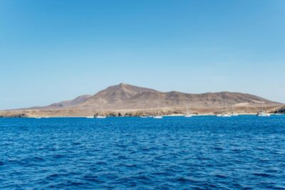 Lanzarote: Day Trip to the Papagayo Beaches by Catamaran - Boarding the Líneas Romero Catamaran: Mojito, Omelette Tapas, and Crew Energy