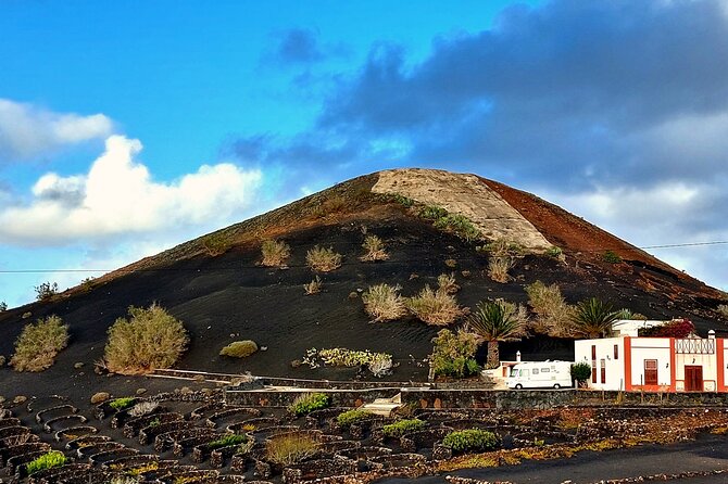 Lanzarote E-Bike Tour: Volcano Craters & Scenic Vineyards - Guide Nacho’s style: clear instruction and real patience