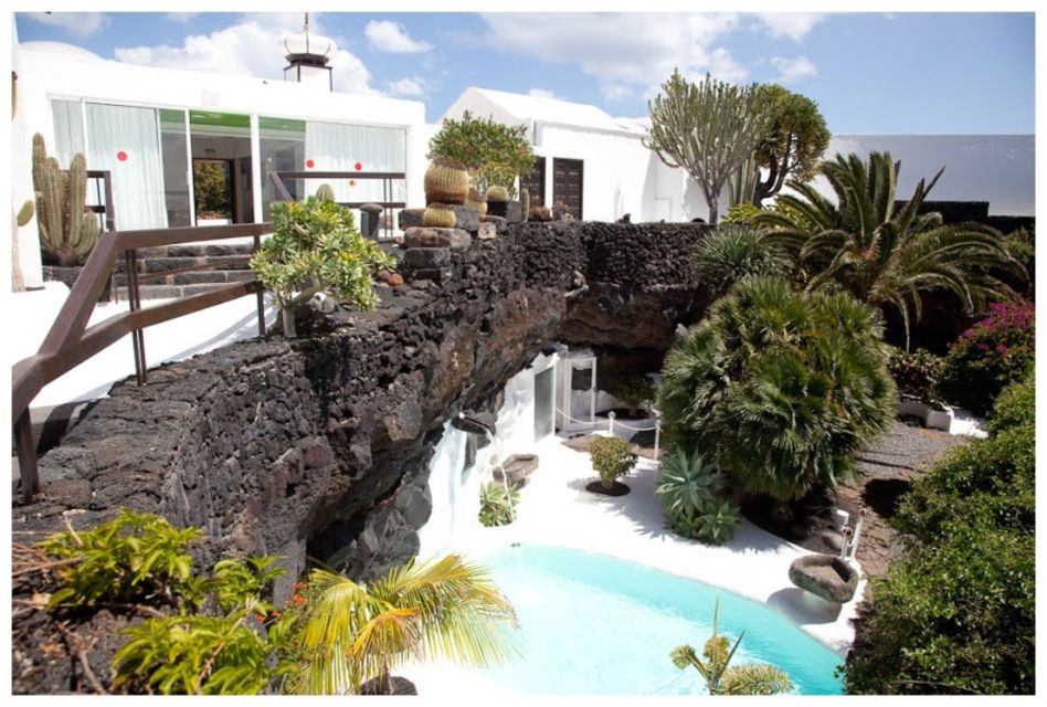 Lanzarote: Full Day Bus Tour with Scenic Views - Why North and South Lanzarote Feels Like Two Different Islands