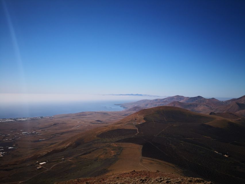 Lanzarote: La Geria Vineyards Hiking Tour - Why La Geria Looks Like Nothing Else on Earth