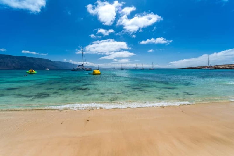 Lanzarote: La Graciosa Complete Jeep Tour with Beach Time - Playa de la Francesa and Montaña Amarilla: pick your vibe and linger