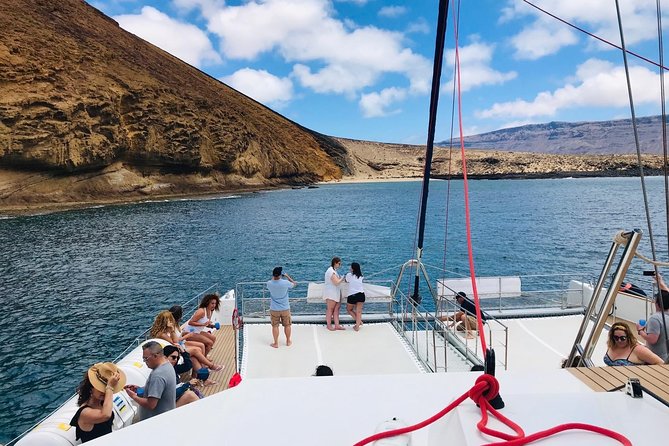 Lanzarote: La Graciosa island cruise with lunch and water activities - Offshore time near Isla de Graciosa: lunch, then more swimming