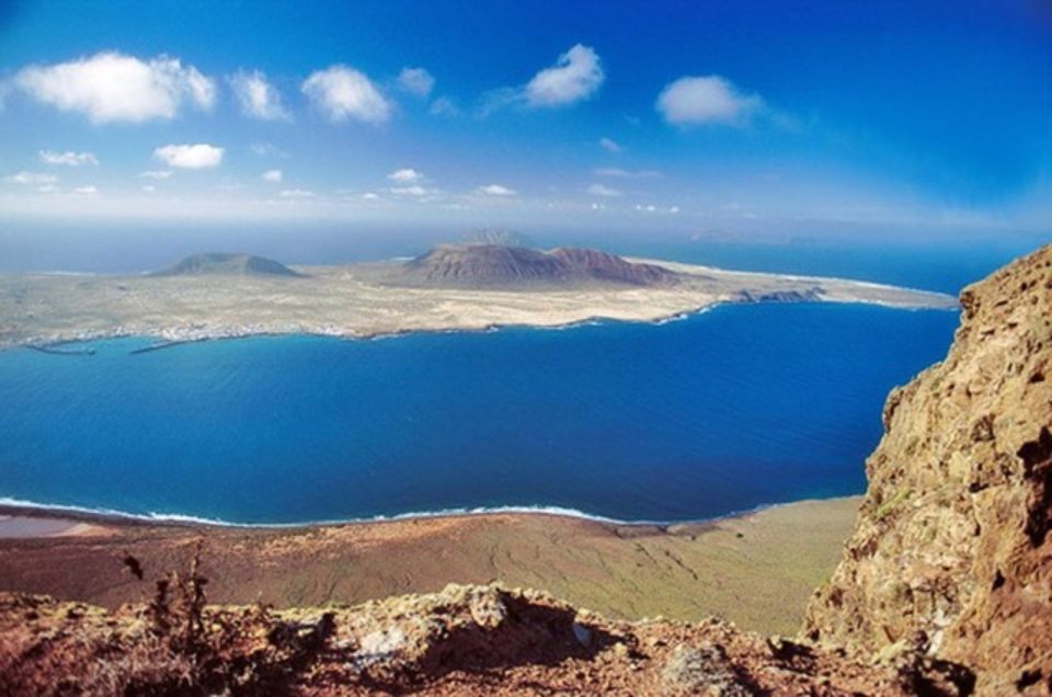 Lanzarote: Legacy of César Manrique Guided Tour - Jameos del Agua: Volcanic Beauty With a Pulse