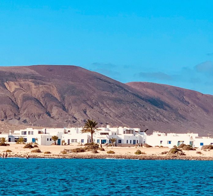 Lanzarote: Return Ferry to La Graciosa with Bus Pickup - The 30-Minute Ferry Ride: Wi‑Fi, Seats, and Choppy Water Reality