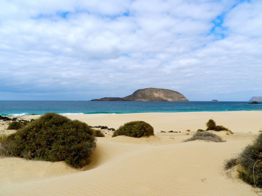 Lanzarote: Return Ferry to La Graciosa with Bus Pickup - The Return at 4:00 PM: Keep Your Transport Brain On