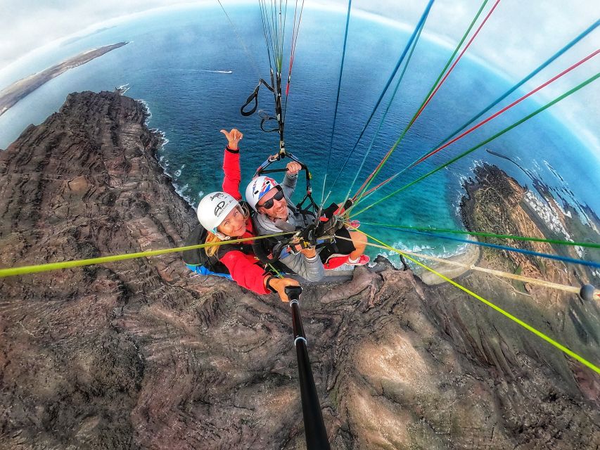 Lanzarote: Tandem Paragliding - The flight itself: volcanic cliffs and Atlantic views from above
