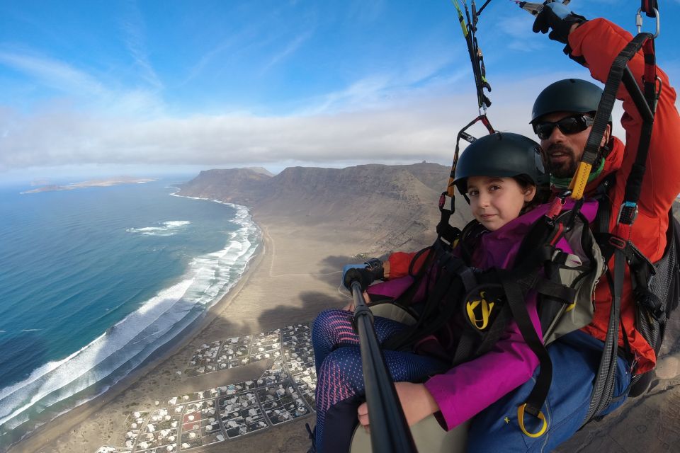Lanzarote: Tandem Paragliding Flight Over Lanzarote - Meeting point reality: plan for a moving target