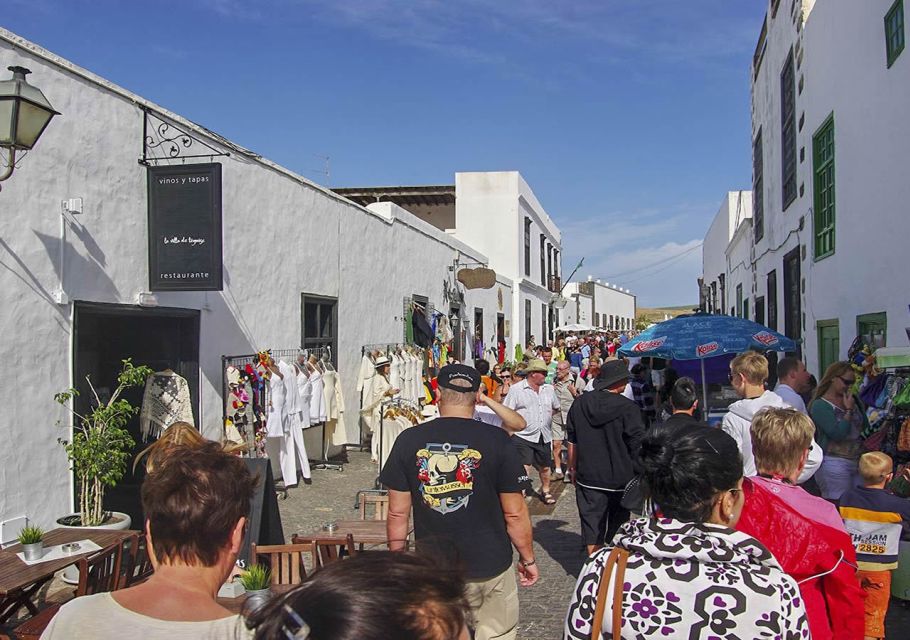 Lanzarote: Teguise Handicraft Market and La Graciosa Island - The 25-Minute Ferry Crossing to La Graciosa: Views, Live Narration, and Sea-Time