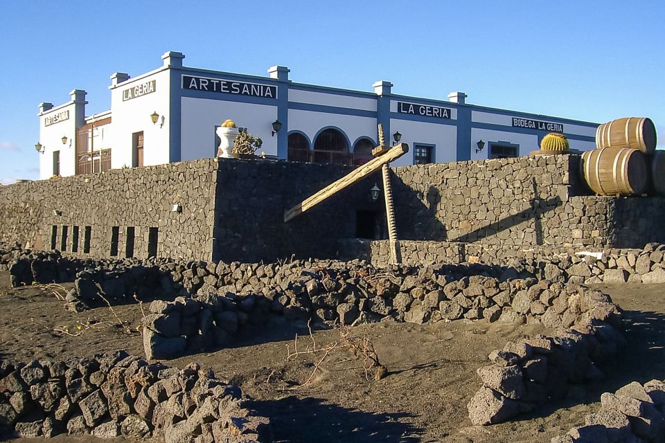 Lanzarote: Timanfaya Park and Jameos del Agua Full-Day Tour - Monte Corona Photo Stop and Valley of a Thousand Palms: North-side Contrast