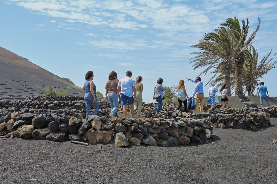 Lanzarote: Vineyard Tour with Wine and Chocolate Tasting - Views and timing: when to bring a camera
