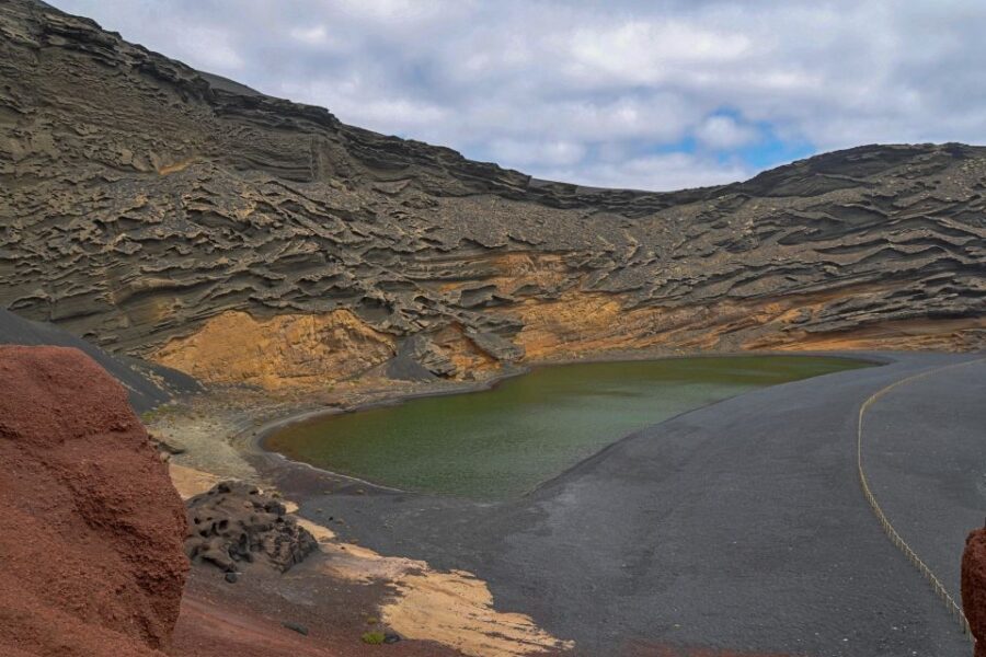 Lanzarote: Volcanos of Timanfaya and Caves Tour with Lunch - La Geria: the wine-growing area and what makes it different