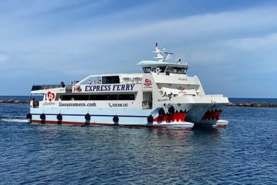 Lanzarote:Return ferry ticket to La Graciosa. Free wifi & parking - Onboard Experience: WiFi, Toilets, Open-Air Views, and Comfort