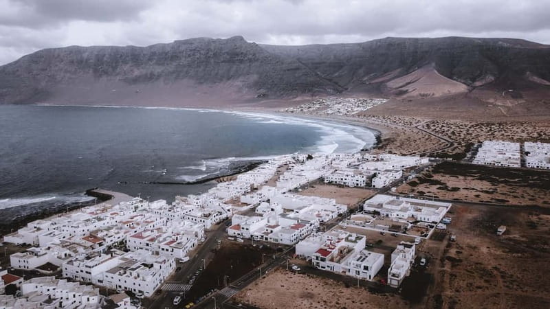 Lanzarote's First Surf School - 2-hour or 4-hour classes - Famara Beach surf lessons: the vibe and the coaching style