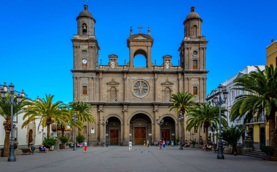 Las Palmas, Botanical Gardens and Bandama Volcano Tour - First stop: getting to Vegueta without losing your morning
