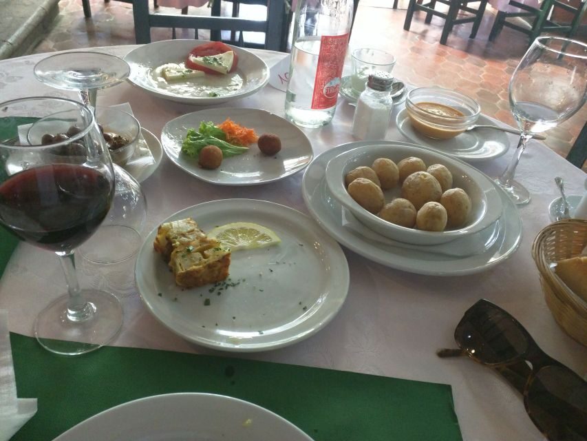 Las Palmas: Private Old City Guided Walking Tour with Tapas - Tapas, Drinks, and the Local Restaurant Break That Changes the Mood