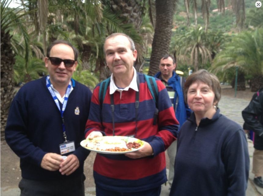 Las Palmas: Private Old City Guided Walking Tour with Tapas - The Guide Makes or Breaks It: What You’ll Experience in Real Time