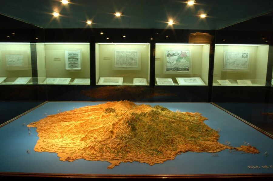 Las Palmas: Private Old City Guided Walking Tour with Tapas - Planning Tips: Make Your Old City Walk Comfortable