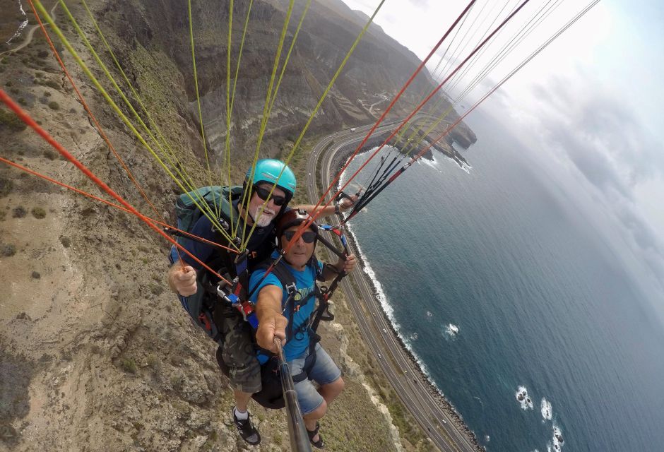 Las Palmas: tandem paragliding flights for everyone - Why the air feels so calm: laminar sea wind and gentle conditions