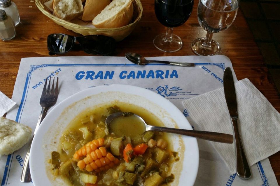 Las Palmas: Tapas and Drinks in the Beauty of the Old City - Stop One: Your First Tapas Bar and the “Where Are We?” Moment