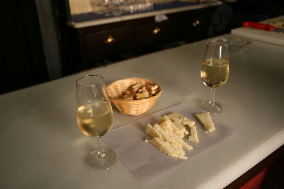 Las Palmas: Tapas and Drinks in the Beauty of the Old City - What the Guide Adds: History, Dish Origins, and Owner-Style Conversations