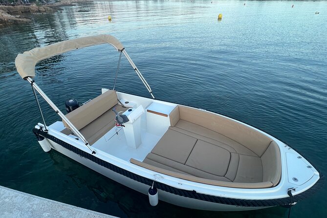 License free boat rental around the coast of santa ponsa - Your 5-Meter Boat Includes the Comfort Stuff You’ll Actually Use
