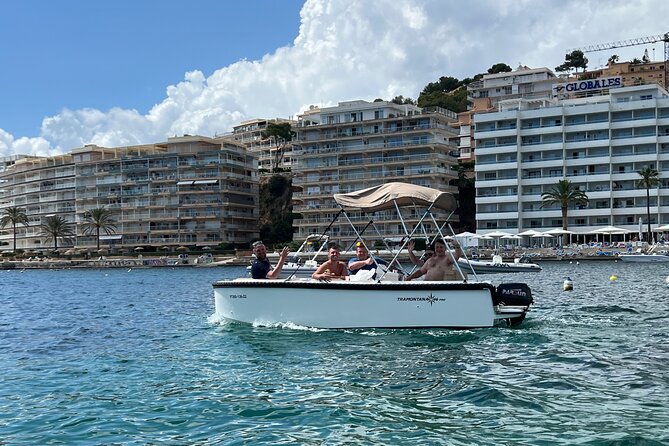 License free boat rental around the coast of santa ponsa - Service Matters: The Crew’s Role in Making It Smooth