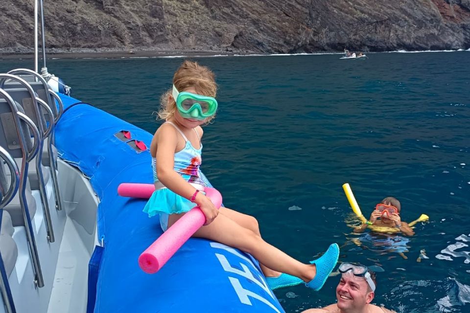 Los Gigantes to Teno: Boat trip with snorkeling & drinks - The Los Gigantes cruise: photo time and cliff views with the guide