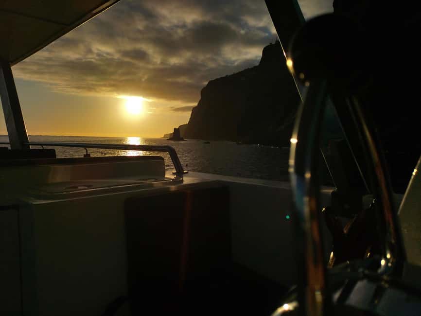 Madeeira: Sunset dinner cruise - Stop at Calhau da Lapa: where the cruise turns fun