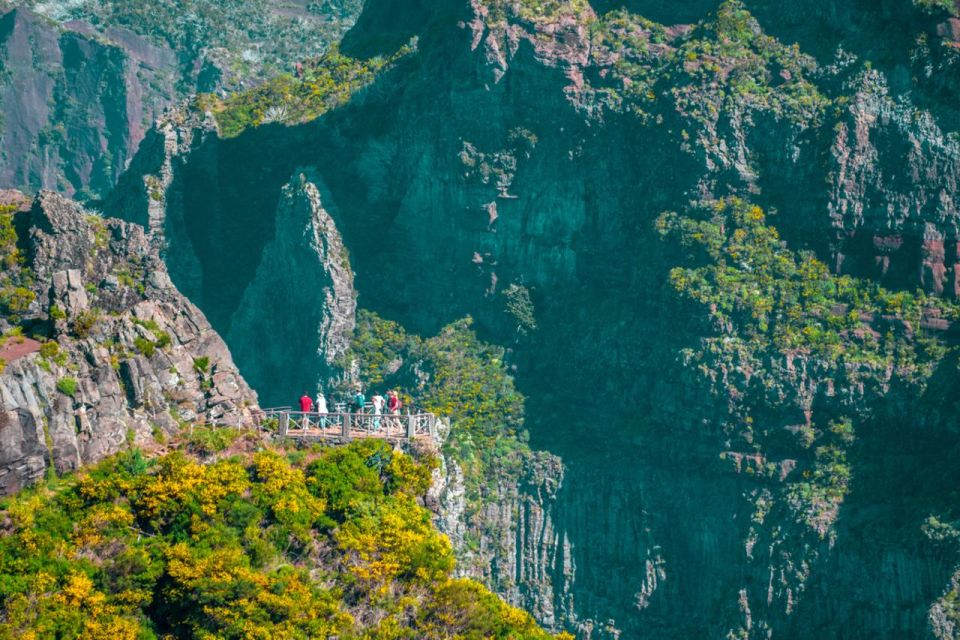 Madeira: Arieiro, Santana, Ponta de São Lourenço Jeep Tour - Off-road in Faial and the Cova da Roda trail: the fun part that requires the right mindset