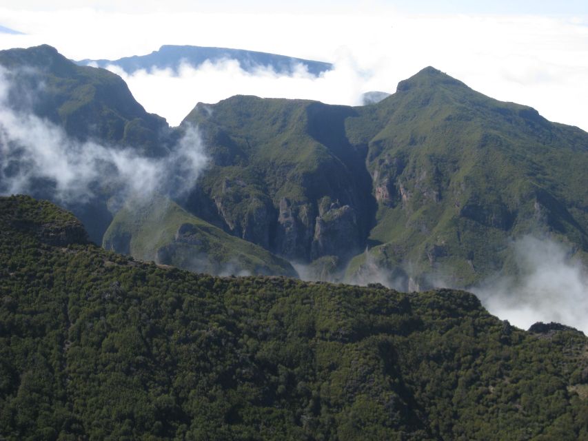 Madeira: Full-Day Pico Ruivo / Achada do Teixeira Walk - Shoes and rules: what’s allowed and what’s a no-go on Madeira trails
