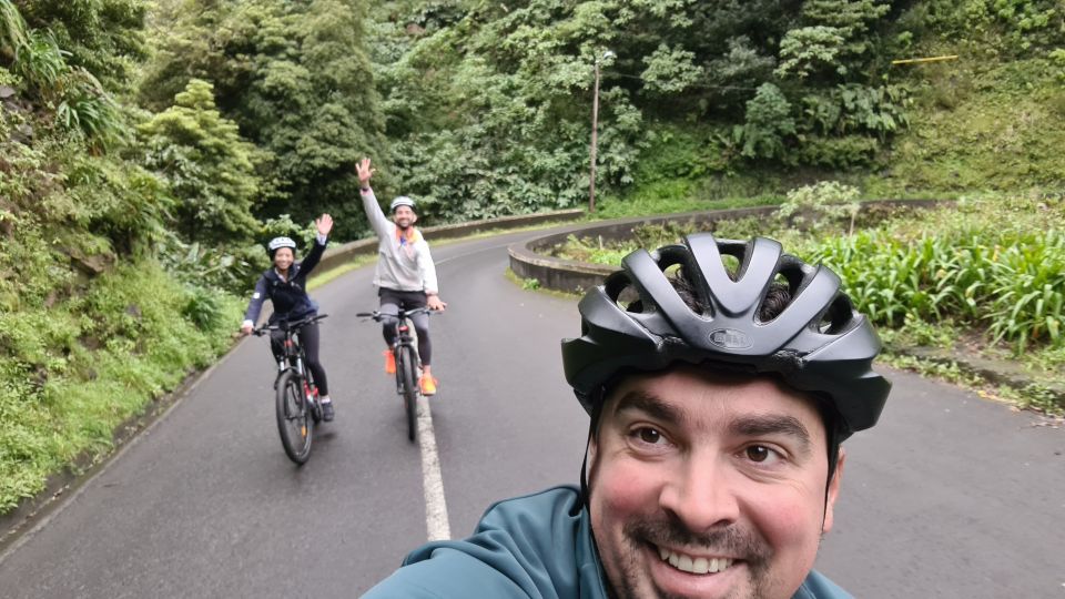 Madeira: Guided E-bike Tour of the North Coast - Arco de São Jorge Descent and the Santana-Region Rural Atmosphere