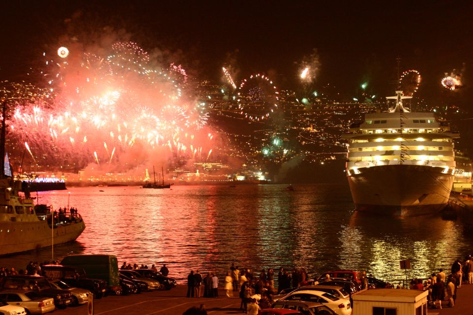Madeira: New Year's Eve Fireworks by Catamaran - Your 1.5-hour plan on the water: what the timing likely feels like
