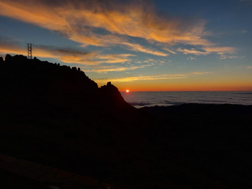 Madeira: Pico do Arieiro Sunrise with East and West Tour - Sunrise at Pico do Arieiro: the altitude start that sets the tone